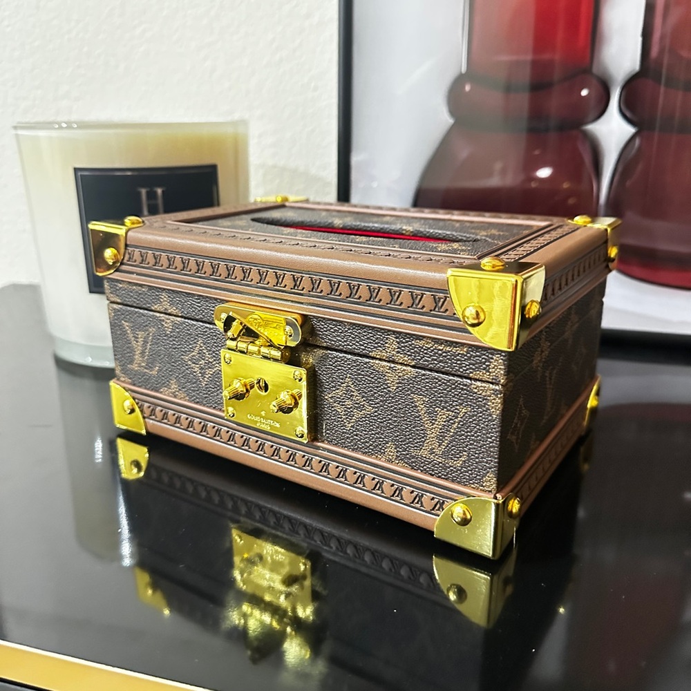 Brown Pattern Tissue Holder with Gold Accents for Coffee Table, Buffet Table - Picture 5 of 12